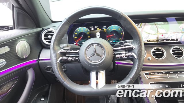 Mercedes-Benz E-Class 2023 — photo 19