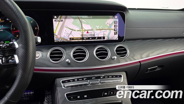 Mercedes-Benz E-Class 2023 — photo 20