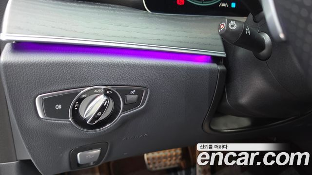 Mercedes-Benz E-Class 2023 — photo 23