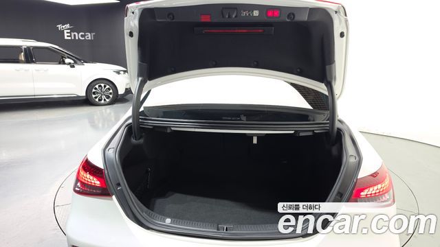 Mercedes-Benz E-Class 2023 — photo 26