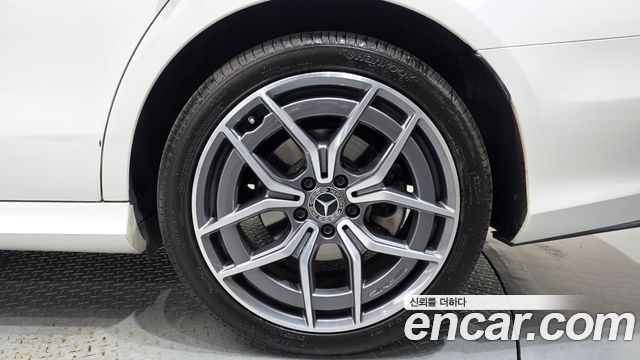 Mercedes-Benz E-Class 2023 — photo 7