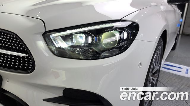 Mercedes-Benz E-Class 2023 — photo 8