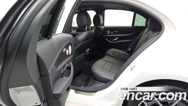 Mercedes-Benz E-Class 2023 — photo 16