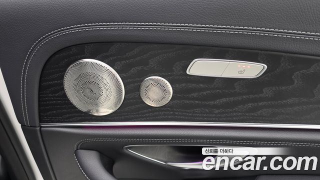 Mercedes-Benz E-Class 2023 — photo 27