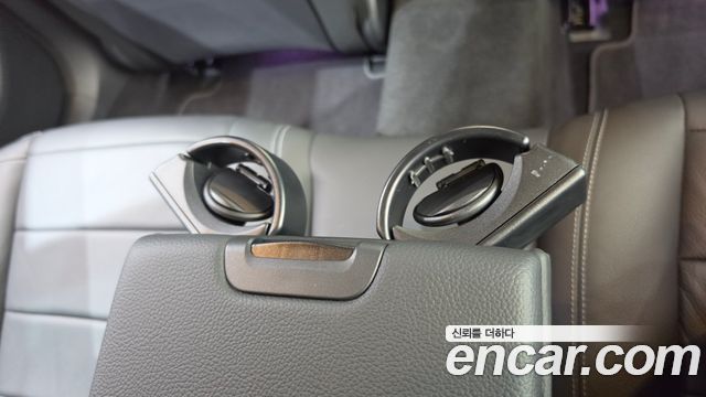 Mercedes-Benz E-Class 2023 — photo 29