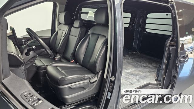 Hyundai Staria 2023 — photo 13