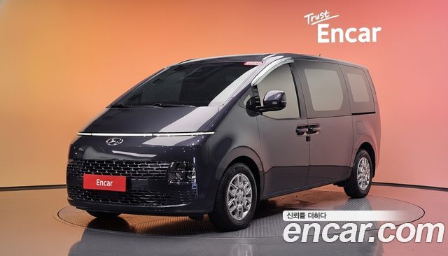 Hyundai Staria 2023 — photo 1