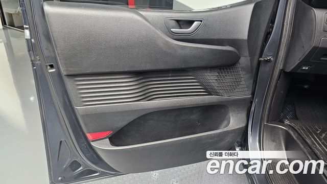 Hyundai Staria 2023 — photo 15