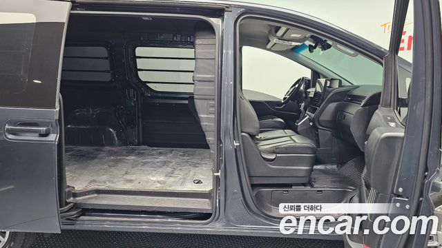 Hyundai Staria 2023 — photo 16