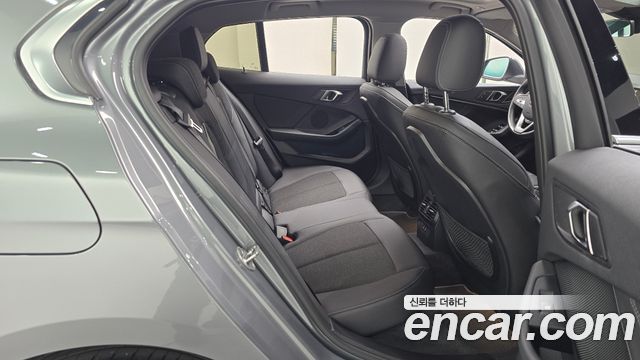 BMW 1-Series 2024 — photo 17