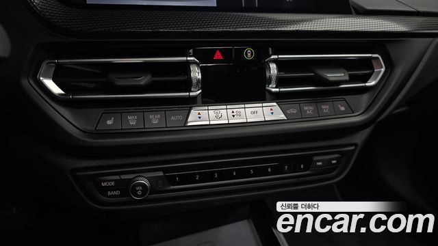 BMW 1-Series 2024 — photo 23