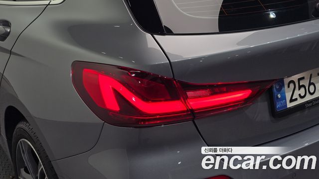 BMW 1-Series 2024 — photo 9