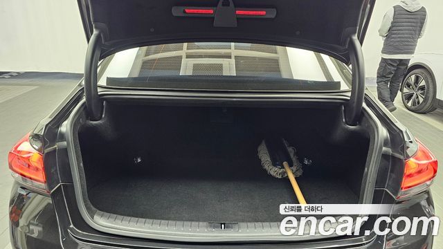 Genesis G80 2018 — photo 20