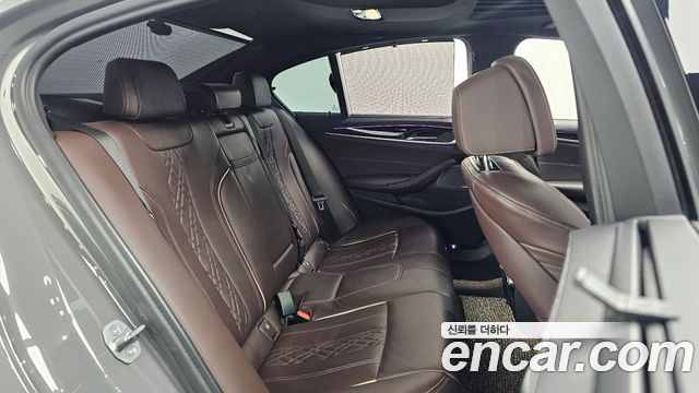 BMW 5-Series 2022 — photo 11