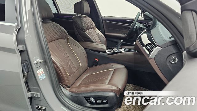 BMW 5-Series 2022 — photo 12