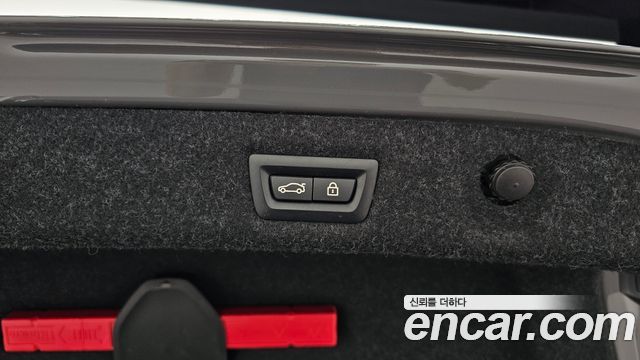 BMW 5-Series 2022 — photo 17