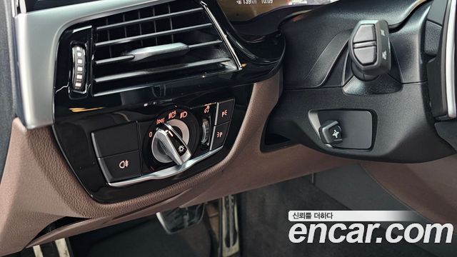 BMW 5-Series 2022 — photo 19