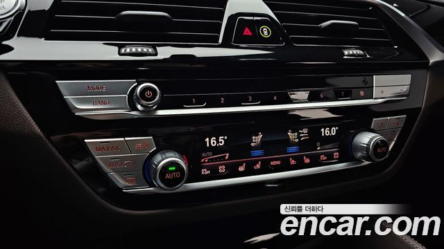 BMW 5-Series 2022 — photo 20