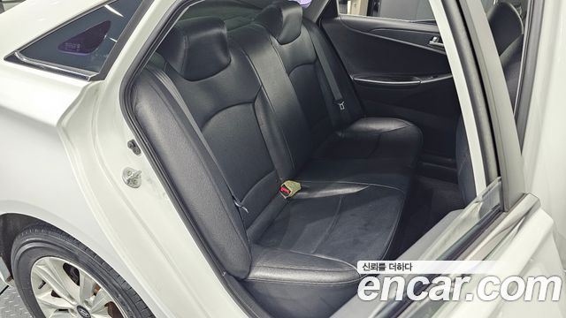Hyundai Sonata 2012 — photo 17