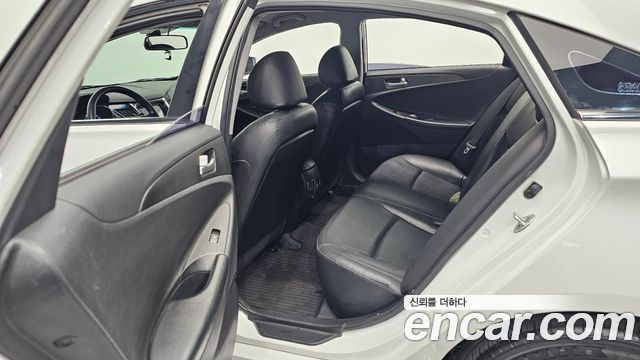 Hyundai Sonata 2012 — photo 30