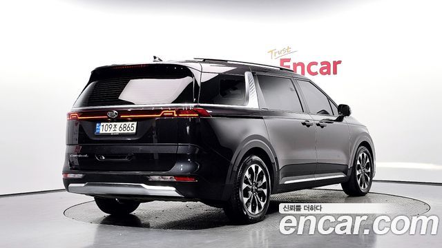 Kia Canival 2021 — photo 2