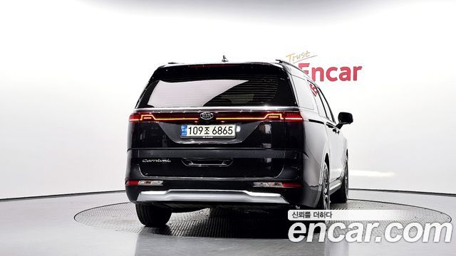 Kia Canival 2021 — photo 4