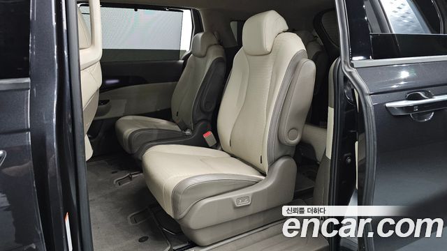 Kia Canival 2021 — photo 17