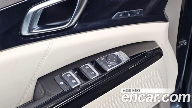Kia Canival 2021 — photo 25
