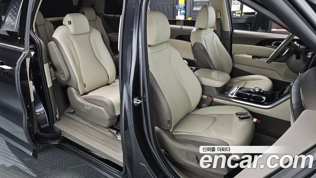 Kia Canival 2021 — photo 16
