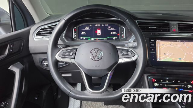 Volkswagen Tiguan 2021 — photo 21