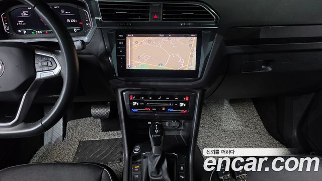 Volkswagen Tiguan 2021 — photo 24