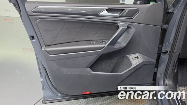 Volkswagen Tiguan 2021 — photo 14