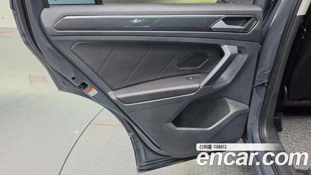 Volkswagen Tiguan 2021 — photo 15