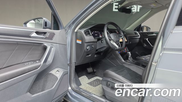 Volkswagen Tiguan 2021 — photo 16