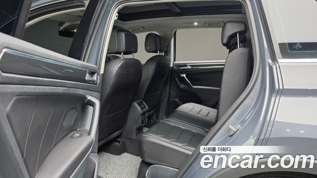 Volkswagen Tiguan 2021 — photo 29