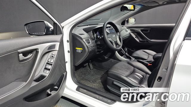 Hyundai AVANTE 2015 — photo 10