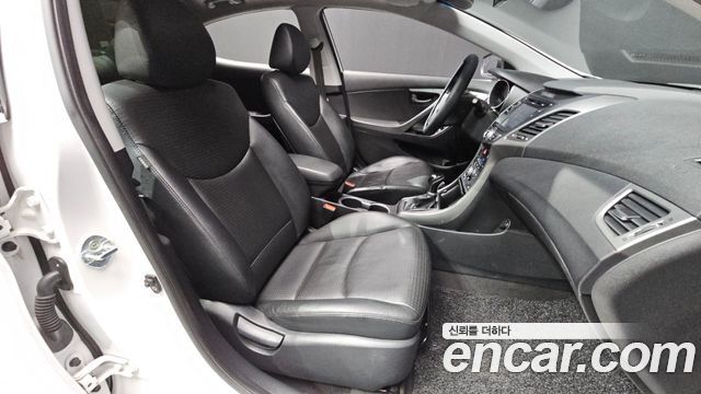 Hyundai AVANTE 2015 — photo 11