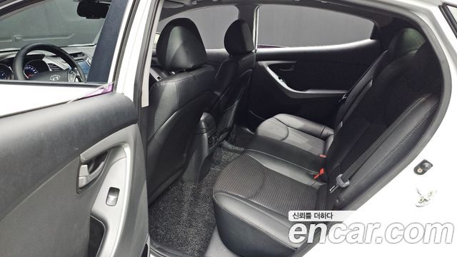 Hyundai AVANTE 2015 — photo 12