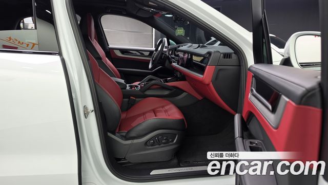 Porsche Cayenne 2025 — photo 17