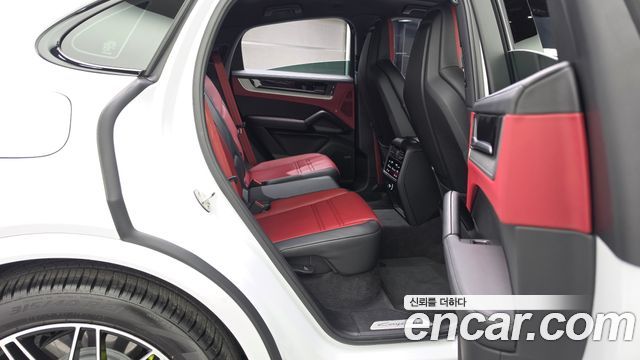 Porsche Cayenne 2025 — photo 18