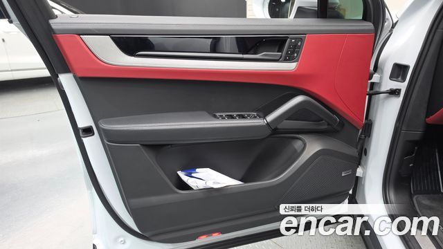 Porsche Cayenne 2025 — photo 14
