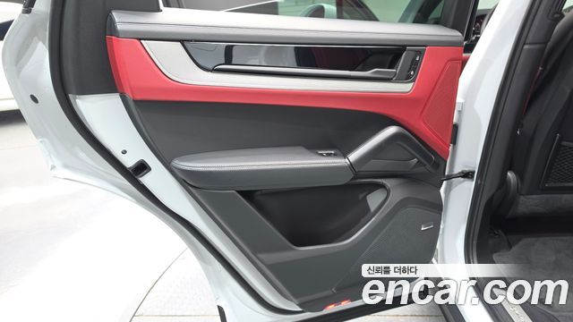 Porsche Cayenne 2025 — photo 15