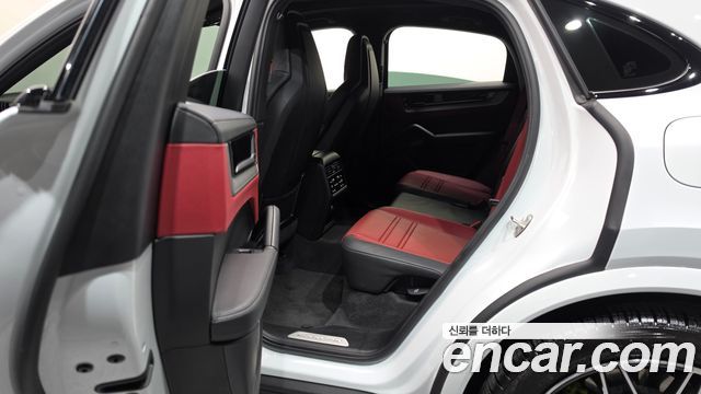 Porsche Cayenne 2025 — photo 16