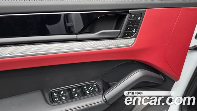 Porsche Cayenne 2025 — photo 31