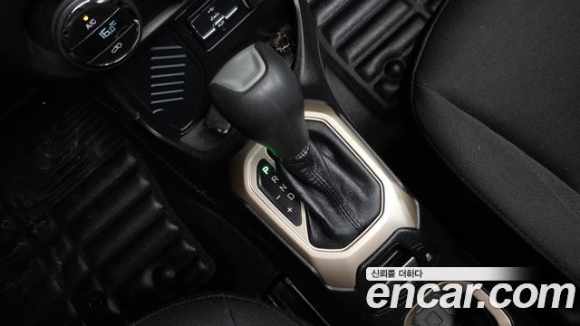 Jeep Renegade 2017 — photo 12