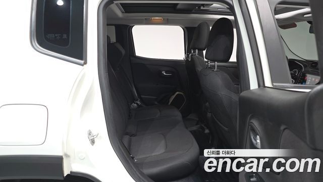 Jeep Renegade 2017 — photo 17