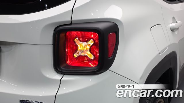 Jeep Renegade 2017 — photo 9