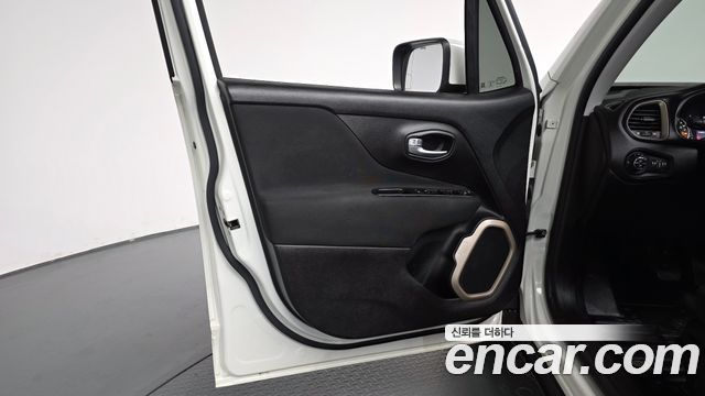 Jeep Renegade 2017 — photo 14