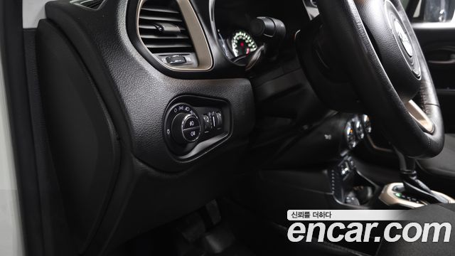 Jeep Renegade 2017 — photo 28