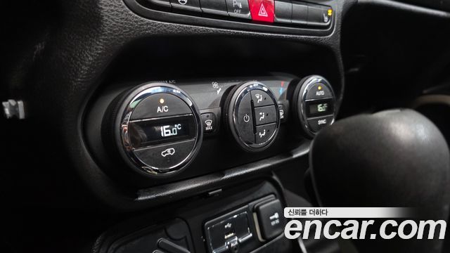 Jeep Renegade 2017 — photo 31